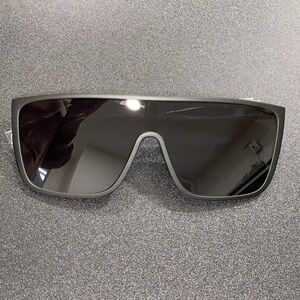 🎁FREE GIFT🎁 NEW Stylish Black Sunglasses